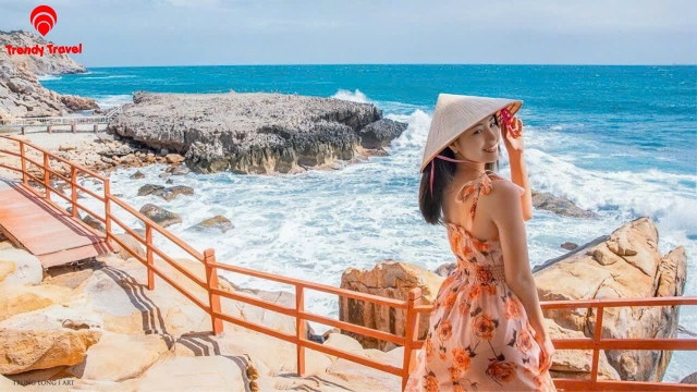 TOUR ĐỒNG CỪU – HANG RÁI – VƯỜN NHO – VĨNH HY 