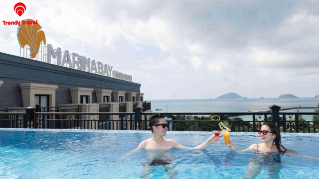 MARINA BAY HOTEL